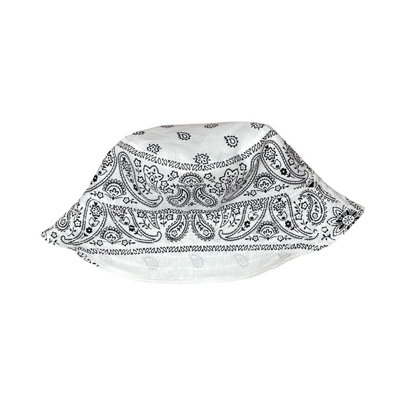 Bandana Puffer Bag w/ FREE Reversible Bucket Hat - Picture 4 of 5